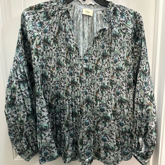 Tahari Tops - Tahari Green Floral pleated blouse Victorian prairie L